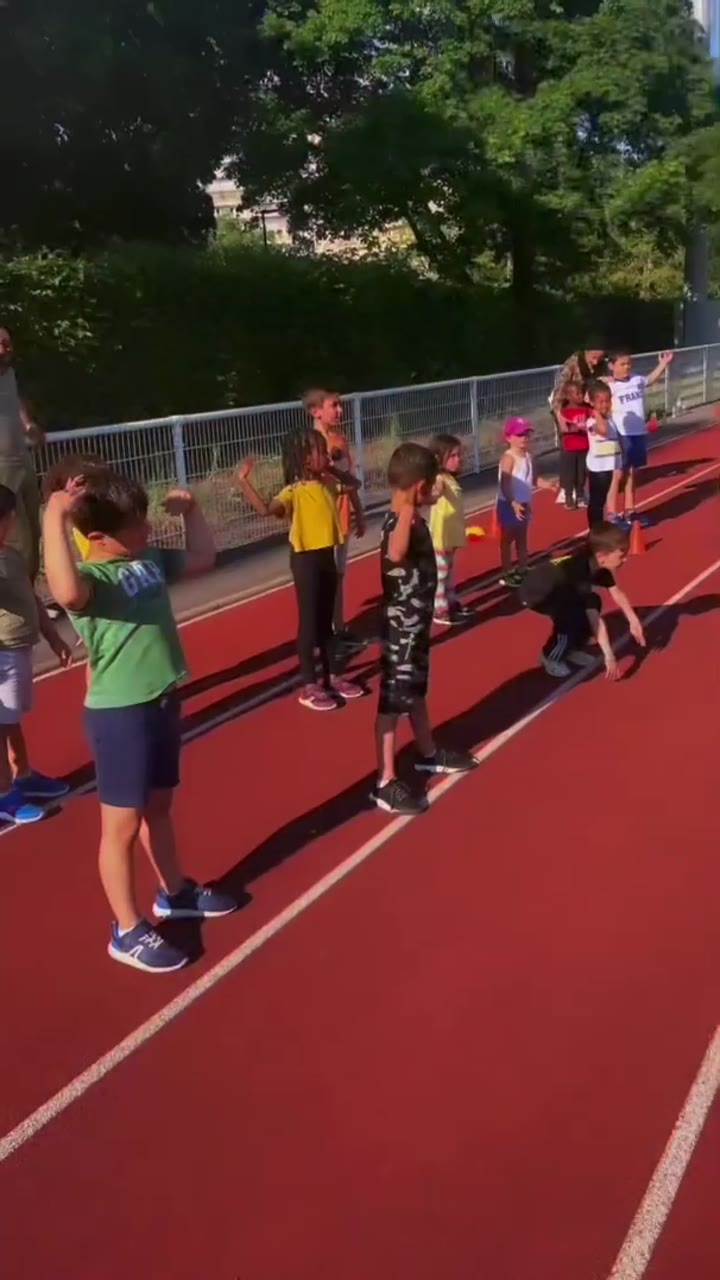 Enfants de la section jeunes sur la piste